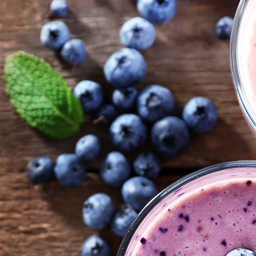 berry smoothie with blueberries and mint